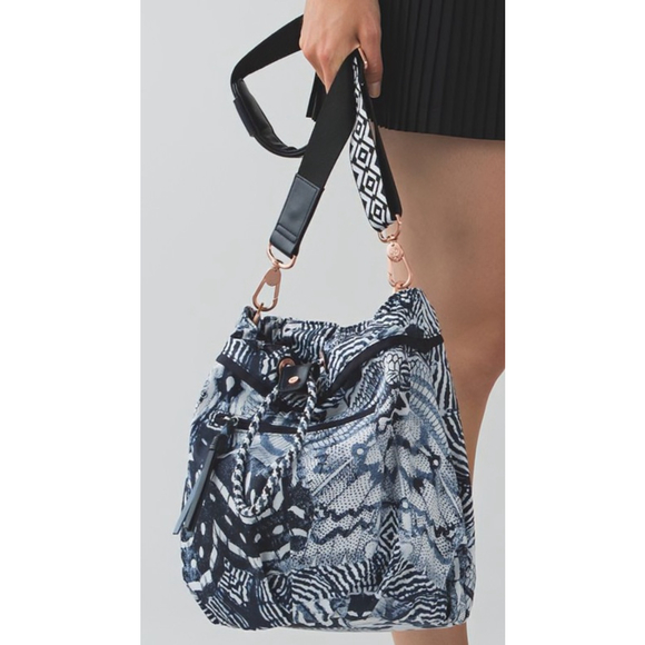 Lululemon | Wanderlust Diversity Bag 2015 | Winged Mosaic White Blue | NWOT - Picture 2 of 16